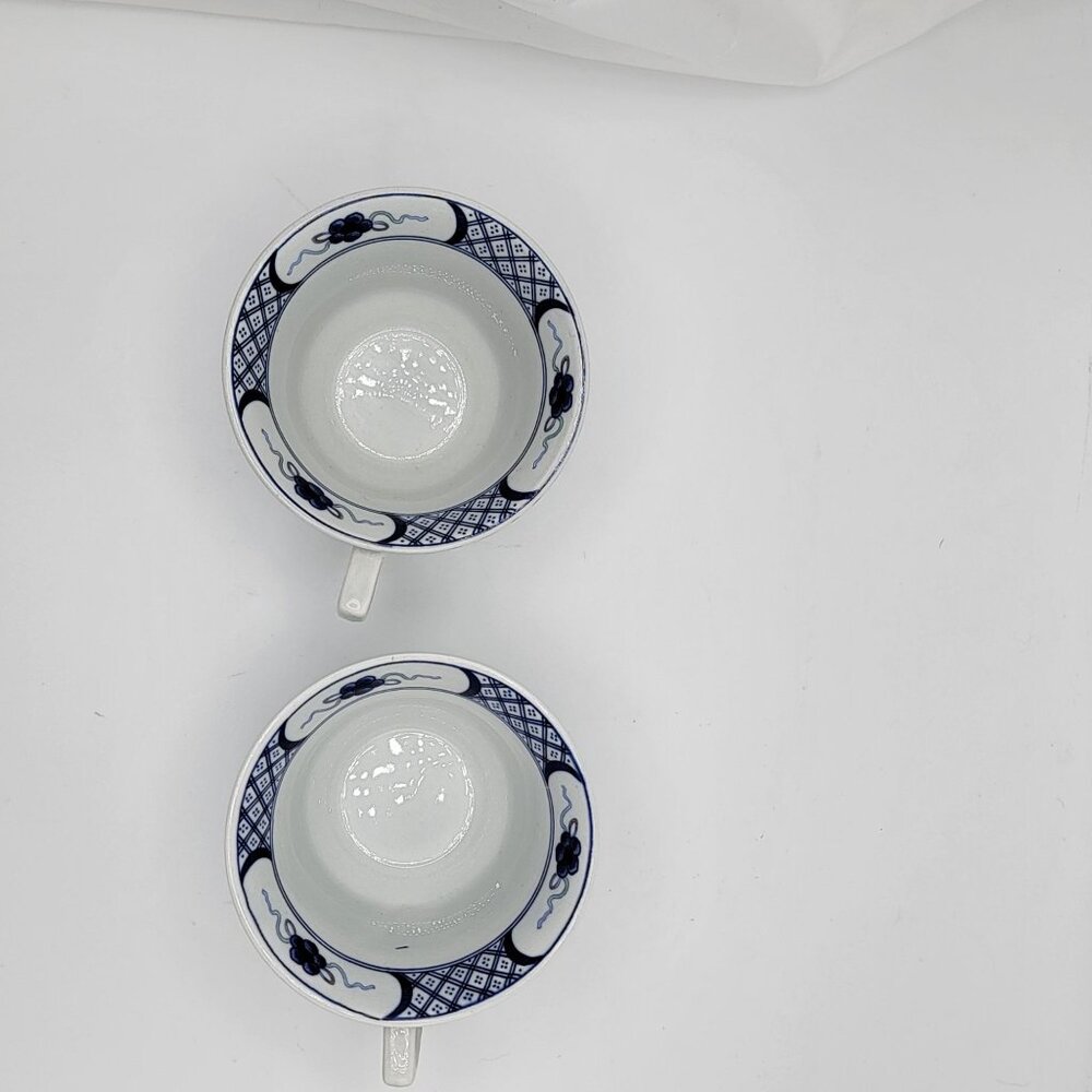 Vintage Wedgwood “Volendam” Cups – Set of 2 – Blue & Multicolor Dutch Folk Art - Picture 3 of 5